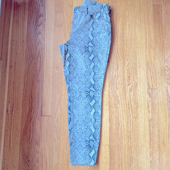 Style & Co Women's Curvy Tummy-Control Printed Skinny Jeans Brown - Picture 2 of 3